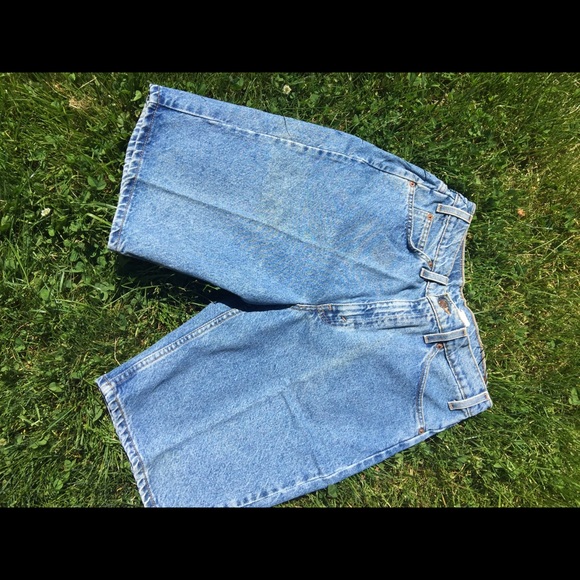 Vintage 90’s Levi’s Denim Shorts - Picture 5 of 9